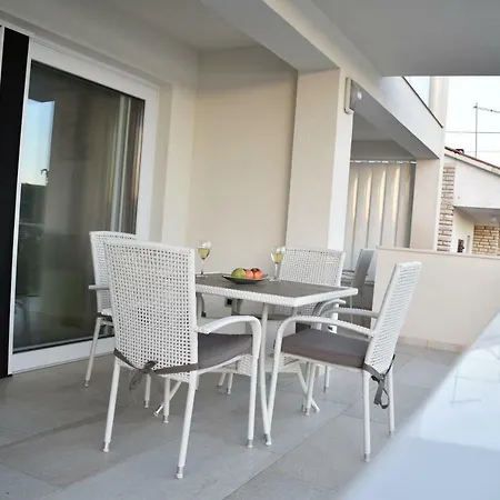 Beachfront Apartments - Villa Vita Stara Novalja Exterior photo