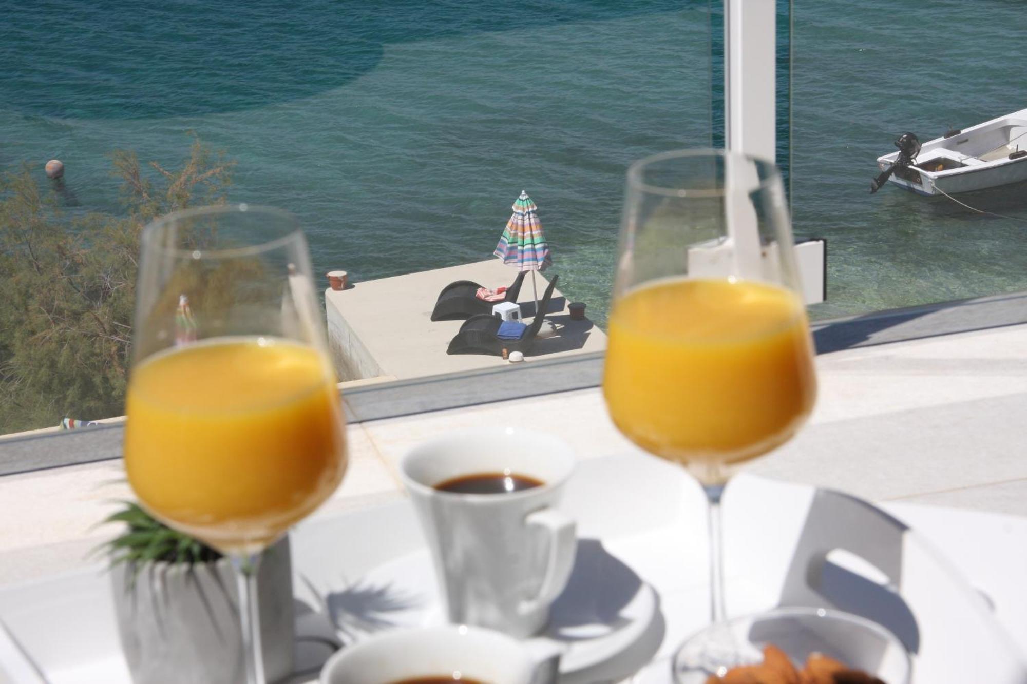 Beachfront - Apartment