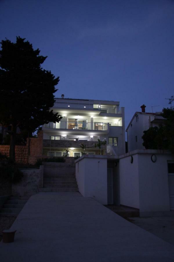 Beachfront - Apartment