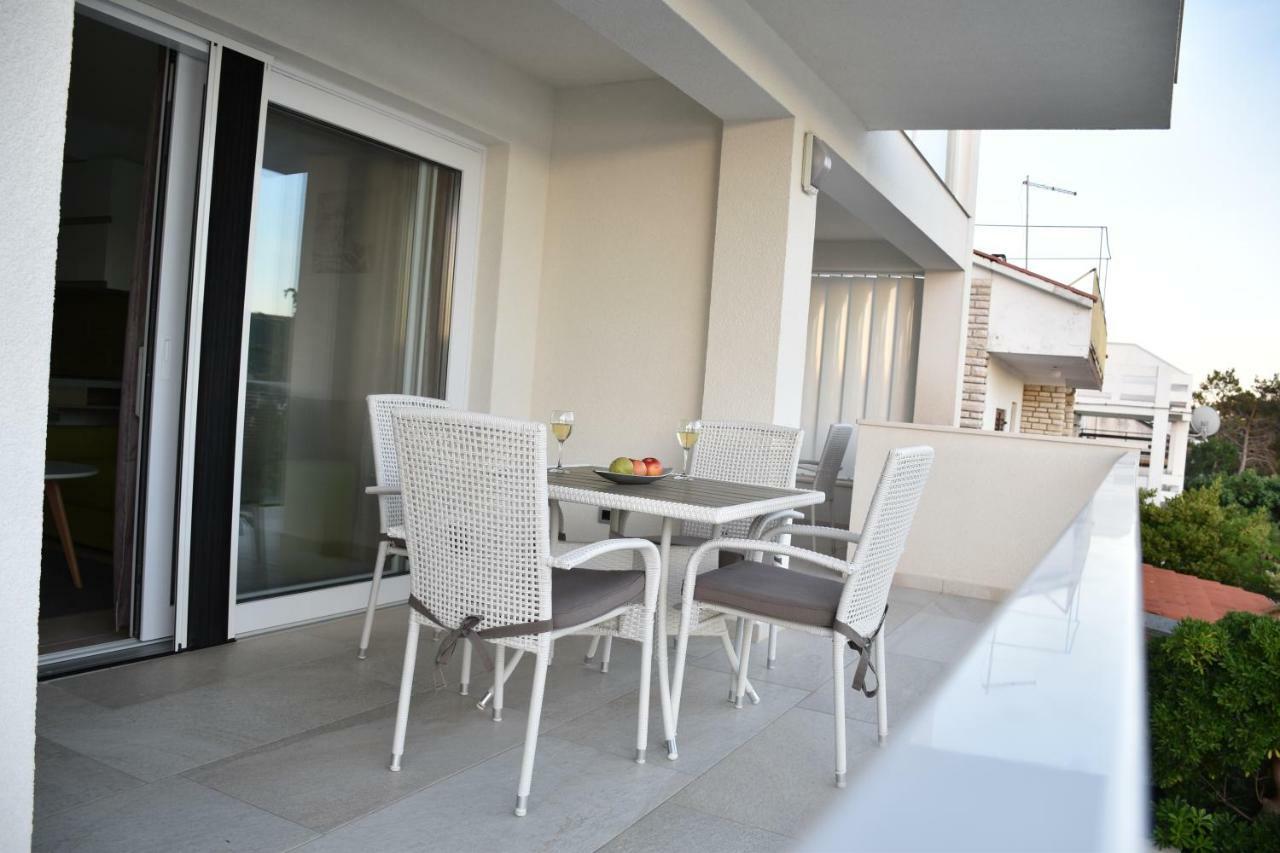 Apartment Beachfront - Stara Novalja