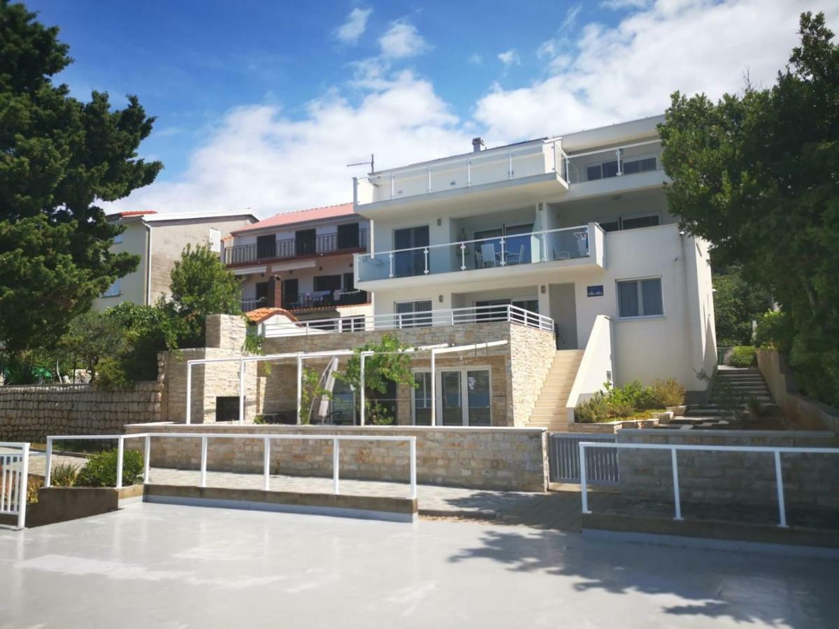 Apartment Beachfront - Stara Novalja